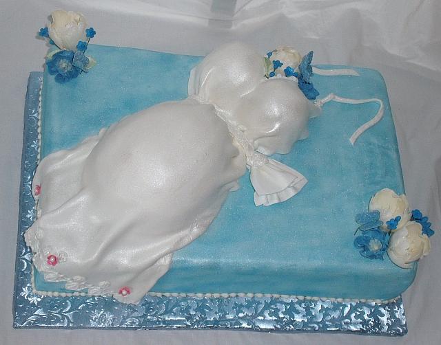 Pregnant Baby Shower Cake - before jungle animals positioned