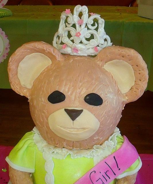 Giant Carved Teddy Bear Fondant Cake With Tiara close up
