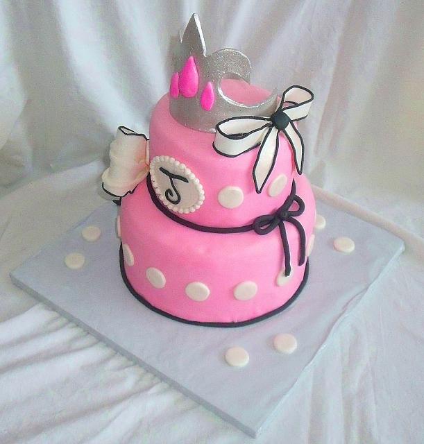 Barbie Princess Theme Fondant Cake with Crown, Bows top view
