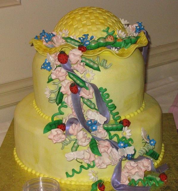 Baby shower cake with peapods