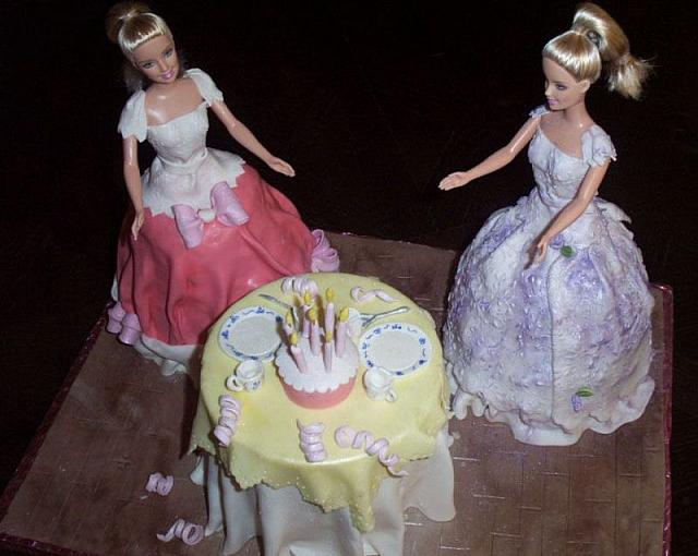 FancyDollCakeWithTableSetForParty