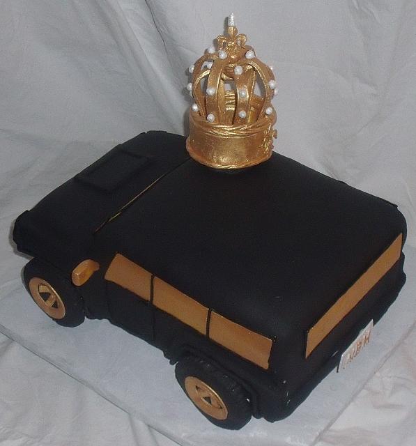 2010 Hummer Car Cake With Edible Gumpaste King's Crown top view