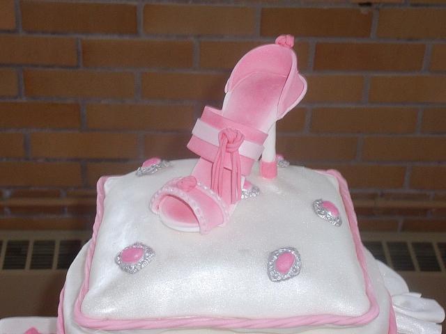 Quinceanera Cake Gumpaste Shoe Close up