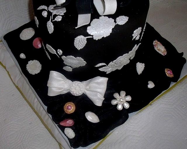 Black and White Applique Present Fondant Cake Edible Jewerly CloseUp