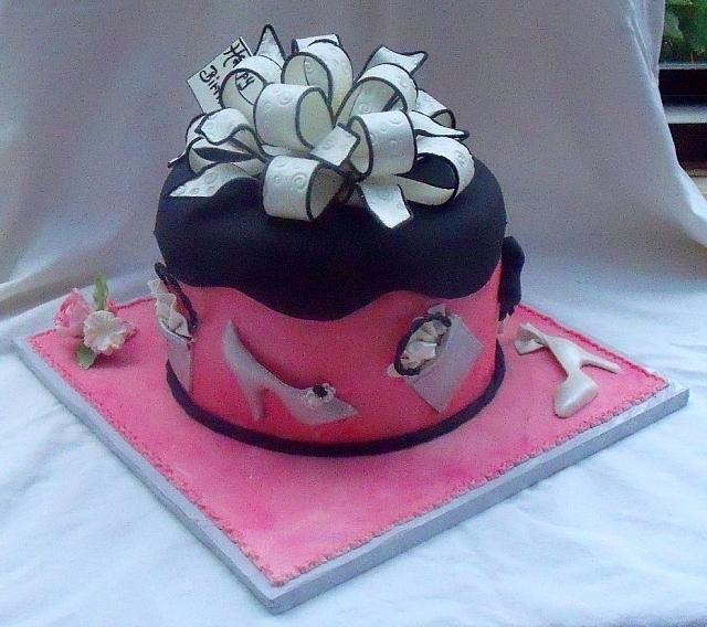 Sweet Sixteen Fashion and Shopping Themed Fondant Present Cake back view