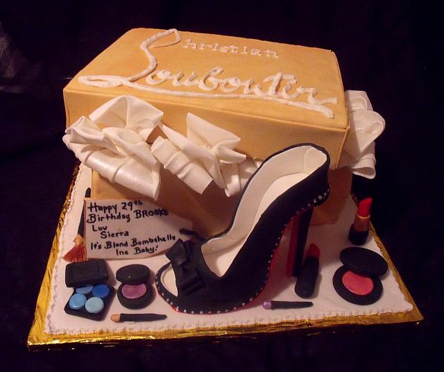 Christian Louboutin Shoebox, Shoe Fondant Fashionsta Cake with Edible Makeup main view