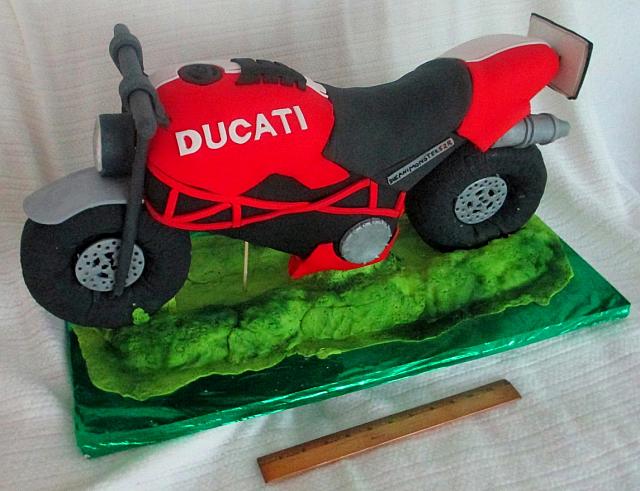 Three Dimensional or 3D Motorcycle Fondant Cake main view