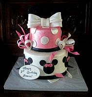 Minnie Mouse Theme Cake For Aleana