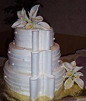 Wedding cake that looks like bride's dress